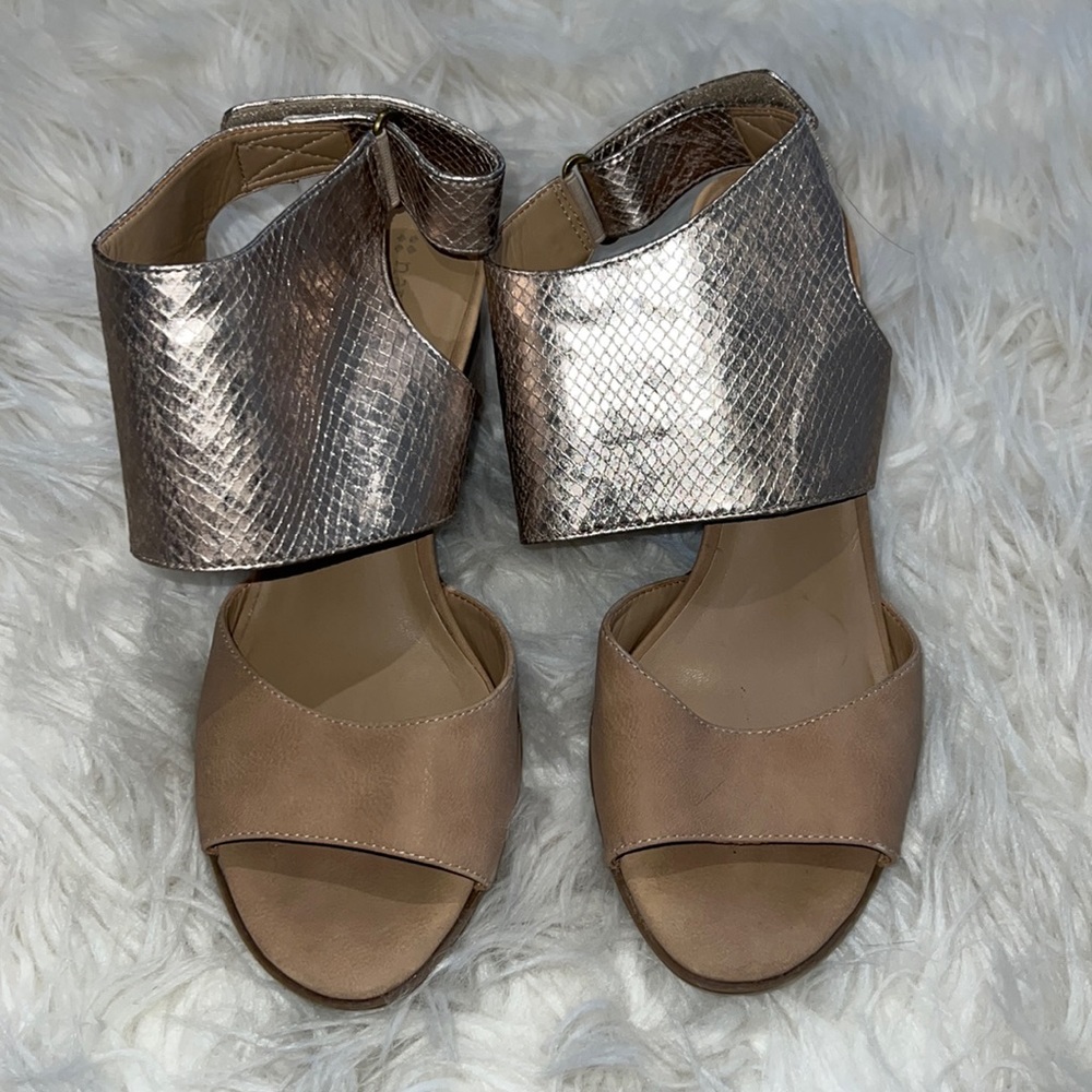Naturalizer N5 Comfort Tan & Rose gold 2 inch heel Sandals Size 8